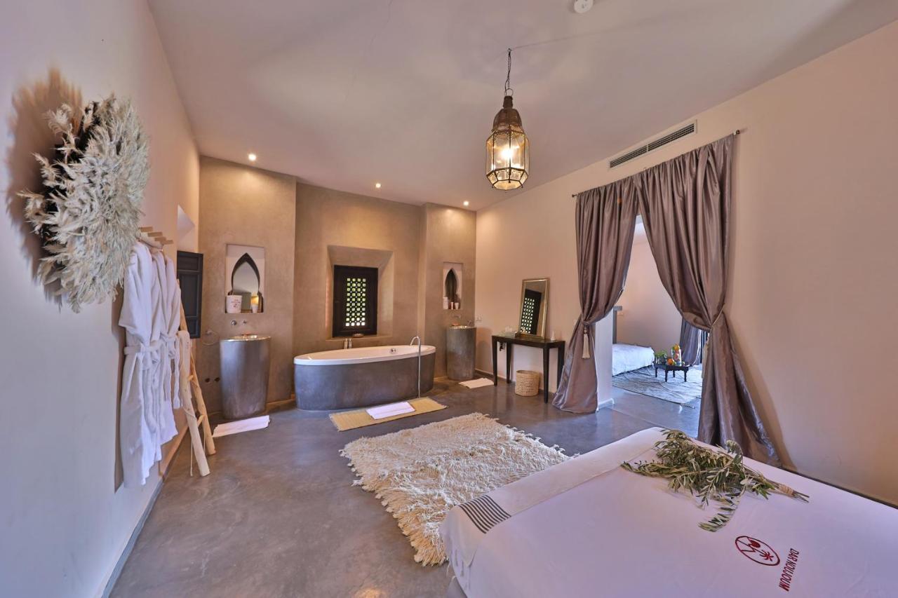 Dar Noujoum Hotel Ait Bou Zguia ภายนอก รูปภาพ