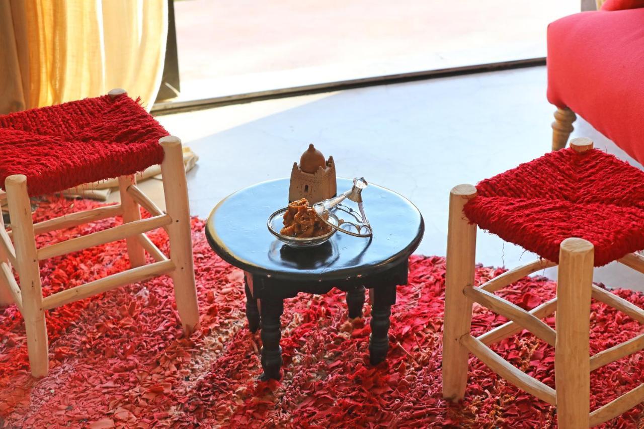 Dar Noujoum Hotel Ait Bou Zguia ภายนอก รูปภาพ
