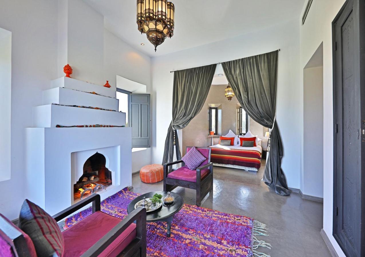 Dar Noujoum Hotel Ait Bou Zguia ภายนอก รูปภาพ