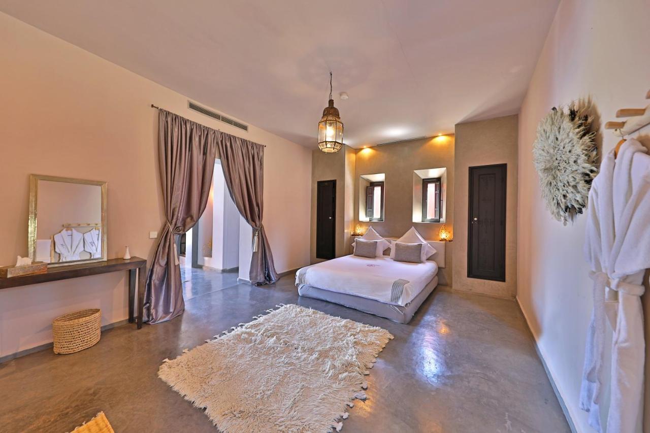Dar Noujoum Hotel Ait Bou Zguia ภายนอก รูปภาพ