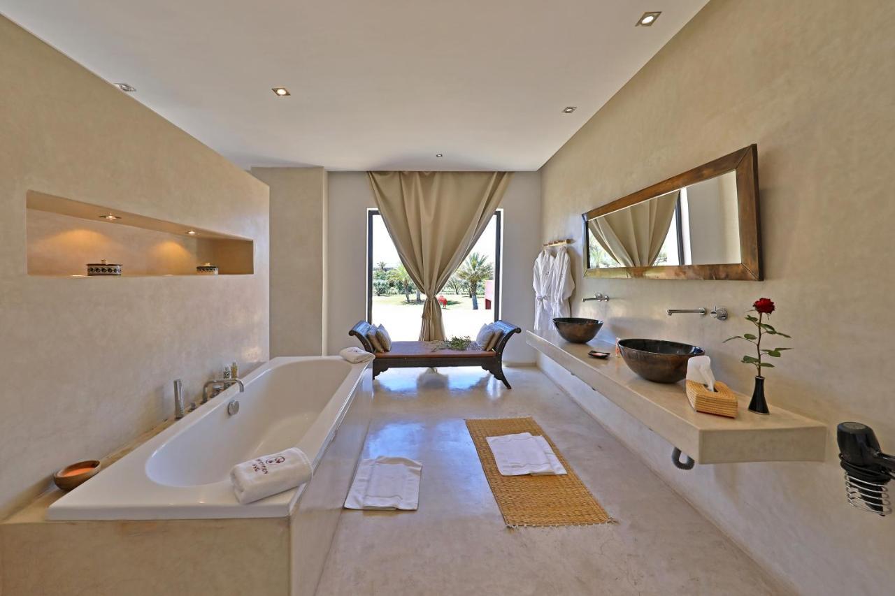 Dar Noujoum Hotel Ait Bou Zguia ภายนอก รูปภาพ