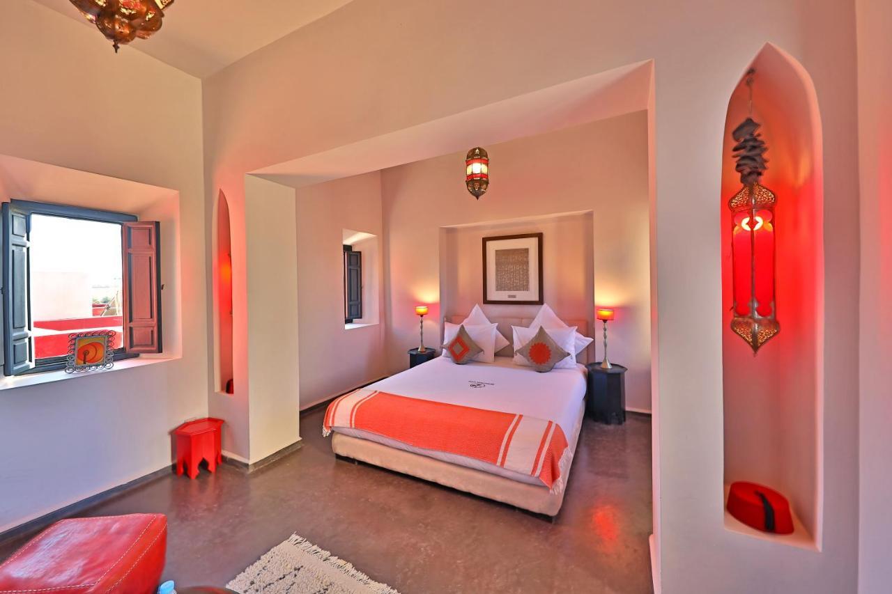 Dar Noujoum Hotel Ait Bou Zguia ภายนอก รูปภาพ